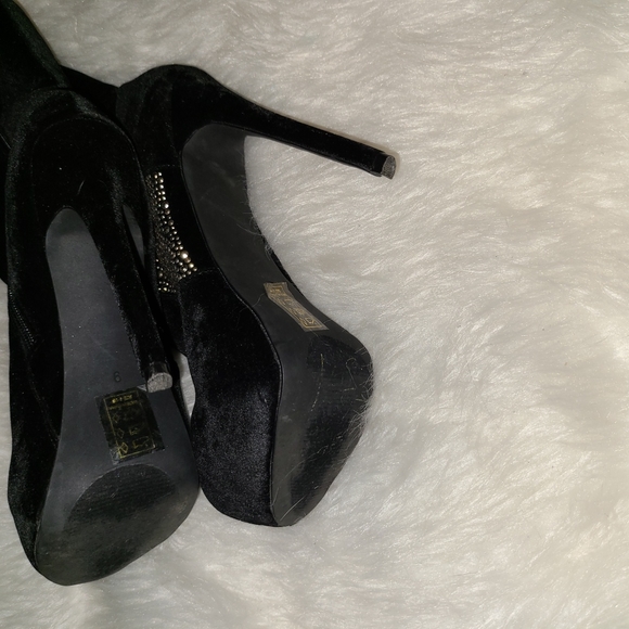 Scene Size 9 Black Velvet Calf High Boots With Jeweled Design - Picture 6 of 10